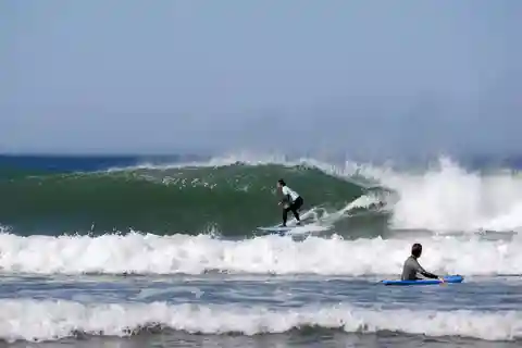 Ribeira d'ilhas , lezioni di surf a Ericeira WSReserve