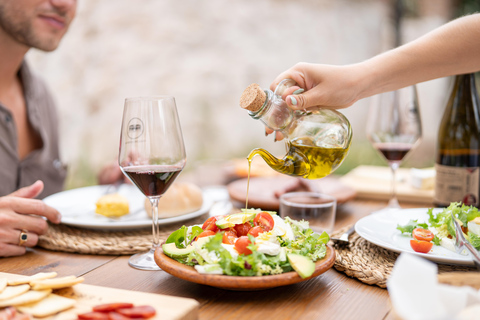 Valencia: Utiel-Requena Wine Tour with Tapas and Wines