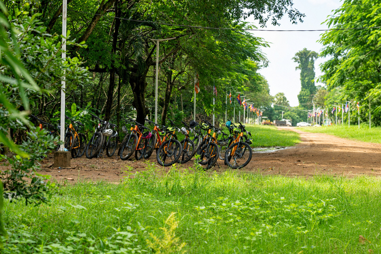 Phnom Penh: Silk Island Cycling Aventure & Lunch with Locals