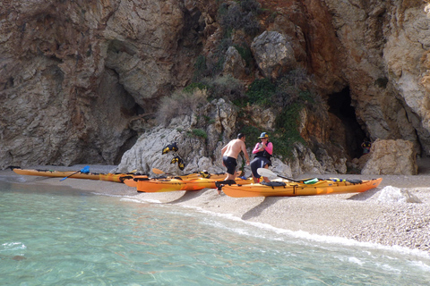 Porto del villaggio di Xiropigado: Tour della grotta dei pirati in kayak di mare