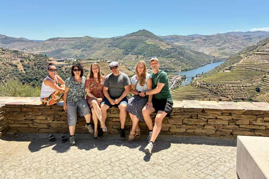 Porto: Douro-Tal-Weintour in Kleingruppe mit Bootsfahrt & Mittagessen. Foto: GetYourGuide Porto: Douro-Tal-Weintour in Kleingruppe mit Bootsfahrt & Mittagessen. Foto: GetYourGuide