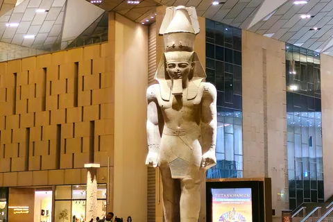 Le Caire : Billet pour le Grand Musée Égyptien avec Opt. Guide & Transfert