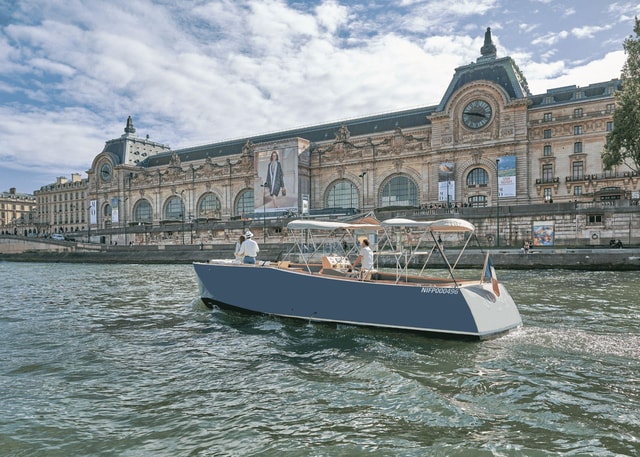 Paris : Exceptional private cruise aboard electric boats