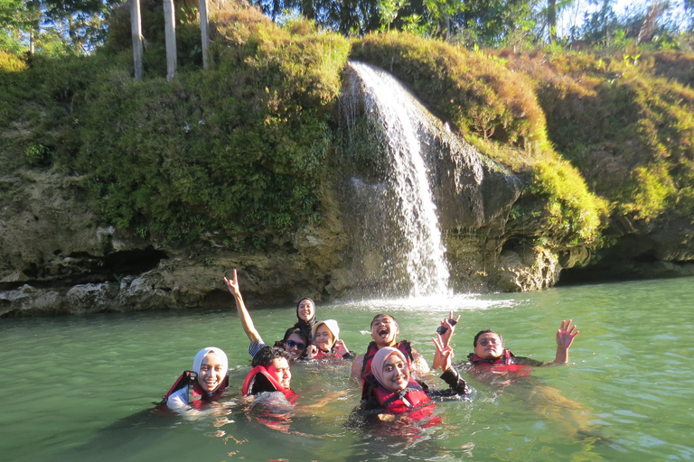 Caverna de Pindul, tubulação no rio Oyo e viagem de aventura na praia de TimangCaverna de Pindul e praia de Timang