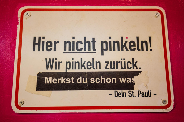 Hamburg: Pamela unpacks! - Kieztour with a drag queen Private tour: Pamela unpacks! - Kieztour with a drag queen