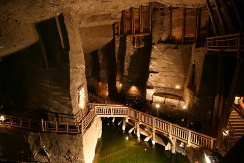 Depuis Cracovie : Visite guidée de la mine de sel de Wieliczka avec transport