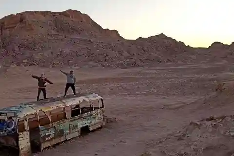 San Pedro de Atacama: Vallecito + Tour in an Abandoned Bus
