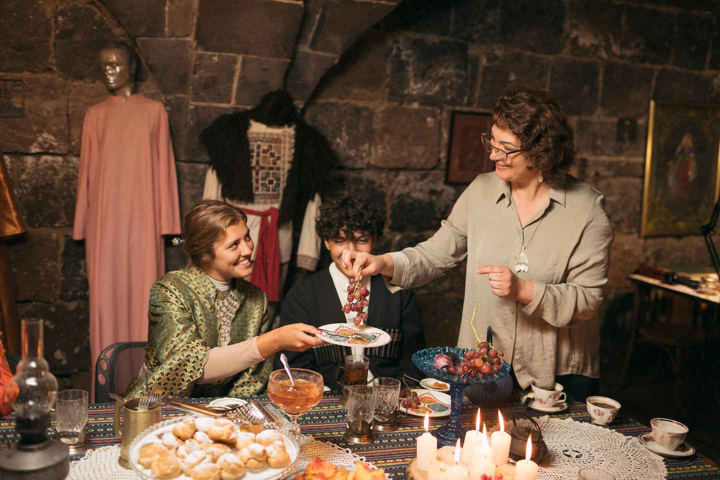 Fagleg myndataka í armenskum þjóðbúningum