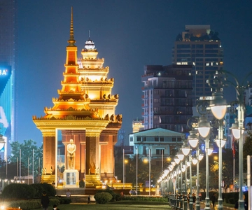 Phnom Penh: 9 Exciting Spots Evening Tuk-Tuk Tour