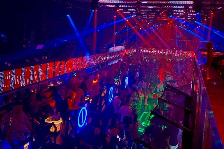 芭堤雅：夜生活之旅（含屋顶酒吧和步行街）Pattaya: Nightlife Tour with Rooftop Bar &amp; Walking Street