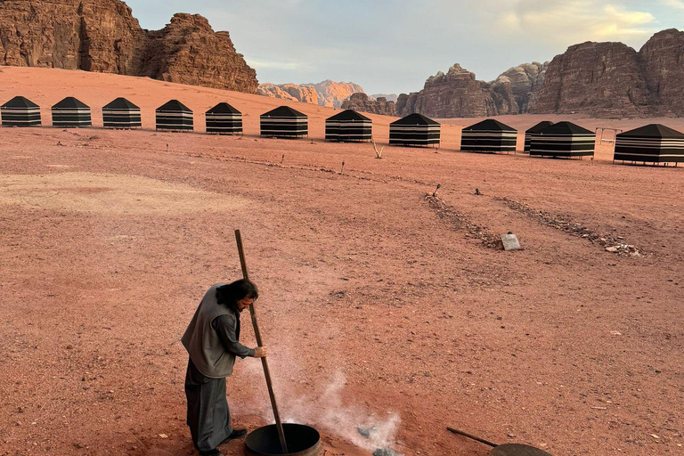 Wadi Rum: Bedouin Dinner and Stargazing Experience