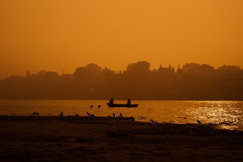 Varanasi:- Tour privado de un día por Varanasi y Sarnath y paseo en barcoVisita sólo con guía profesional