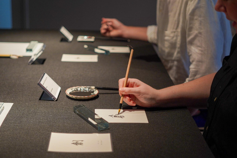 Taller de caligrafía en Kioto: diseña tu logotipo kanji en papel washiTaller de caligrafía en Kioto: diseña tu logotipo kanji en washi