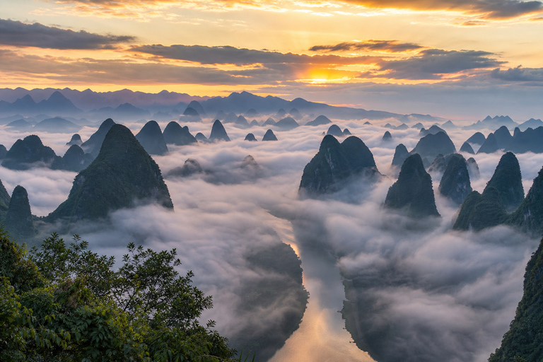 From Guilin: Li River and Xianggong Hill Day Trip with Lunch Standard Small Group Tour (Up to 16 Guests)