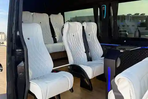 Santorin : transferts privés depuis l'aéroport, le port et l'hôtel
