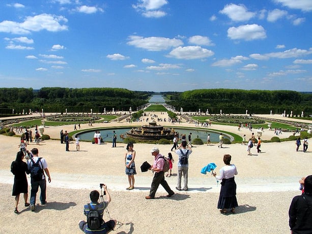 From Paris: Versailles Guided Tour by Deluxe Minibus