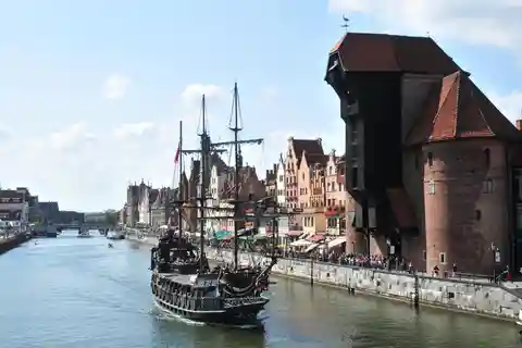 Gdansk: PIRATE BOAT trip to Westerplatte+City Tour Golf Cart