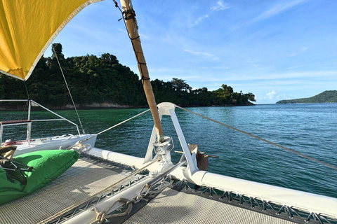 Kota Kinabalu: Catamaran Snorkel & Sailing Tour with Meal Catamaran Afternoon Session
