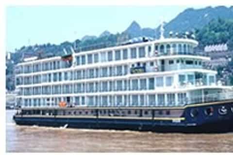 Victoria Selina - Chongqing to Yichang 4 Day Tour