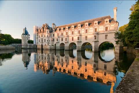 From Paris: Fairytale Loire Castles, Wine Tasting, and Lunch