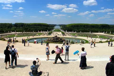 Skip the Line: Versailles Full-Day Guided Tour with Lunch