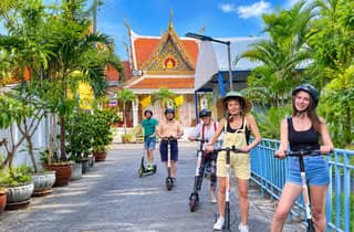 Altstadt von Bangkok: Geführte E-Scooter- & Fahrradtour