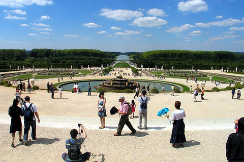 Ab Paris: Tagestour nach Versailles und Giverny mit Mittagessen