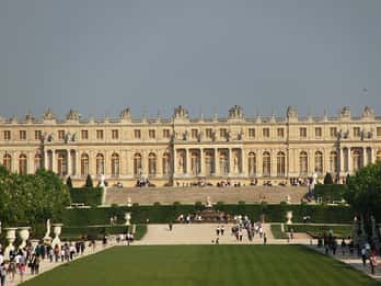 Ab Paris: Tour nach Versailles und Giverny & Mittagessen Ab Paris: Tour nach Versailles und Giverny & Mittagessen