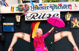 Hamburg: TITTEN-TINA'S Comedy-Reeperbahntour