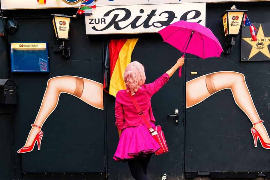 Hamburg: TITTEN-TINA'S Comedy-Reeperbahntour. Foto: GetYourGuide Hamburg: TITTEN-TINA'S Comedy-Reeperbahntour. Foto: GetYourGuide