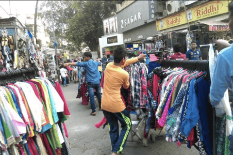 Mumbai: Authentic Shopping Experience with Local Guide Mumbai Half Day Shopping Tour Guide with Car