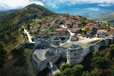 De Tirana/Durres: excursão a Berat e Belsh, com serviço de busca no hotelDe Tirana: Berat e Belsh Day Tour, a cidade única da UNESCO