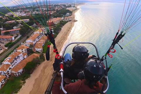 Coma-Ruga: Vuelo en paramotor con reportaje de fotos y videos