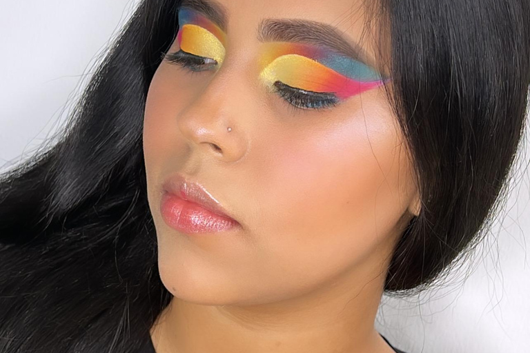 Medellín: Colombian Makeup Workshop with Facial Analysis Medellín: Colombian Makeup Workshop with Facial Diagnosis