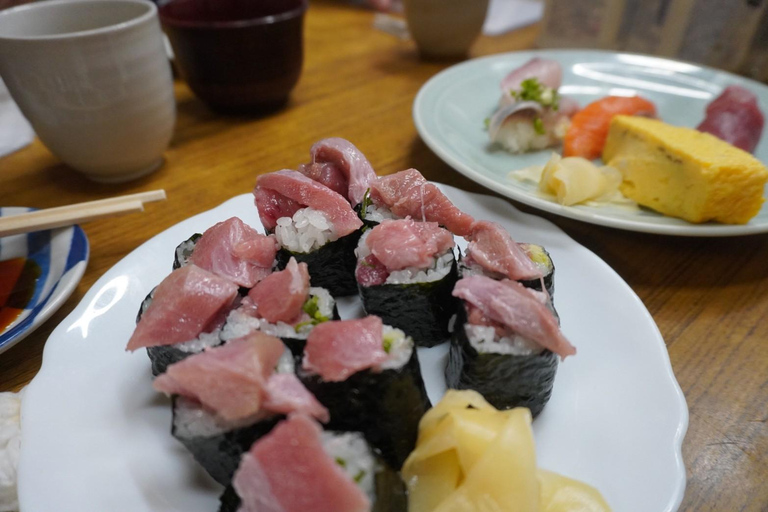 Tsukiji Market Foodie Tour: Enjoy Seafood, Sushi, and Sake