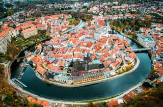 Von Wien: Český Krumlov mit Mittagessen und Verkostung