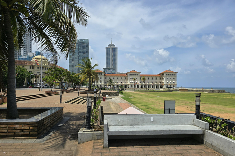 Colombo: Night Tuk-Tuk Adventure with Street Food Tasting