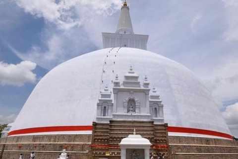 Anuradhapura: Sacred kingdom exploring tour by Tuk-Tuk!