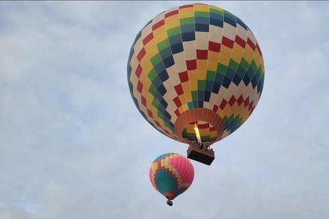 Vang Vieng: Hot Air Balloon Ride with City Hotel Pickup