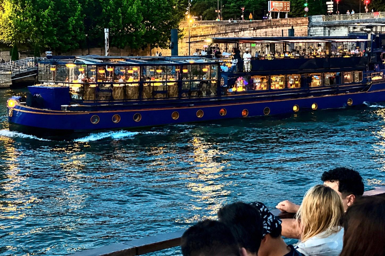 Paris: Illuminated Seine Night Cruise from the Eiffel Tower Paris: Illuminated Seine River Night Cruise & Free Postcard