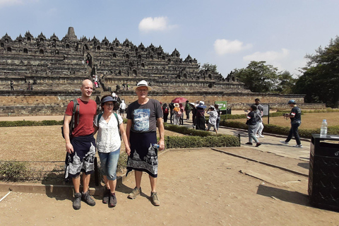 Yogyakarta: Tour di un giorno dei templi di Borobudur e Prambanan