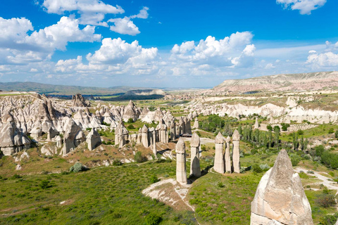 Da Göreme: Tour Cappadocia Red and Green HighlightsIl tour di gruppo include guida, auto e biglietti d&#039;ingresso.