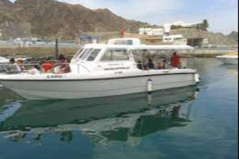 Muscat: VIP Coast and Sunset Boat Trip