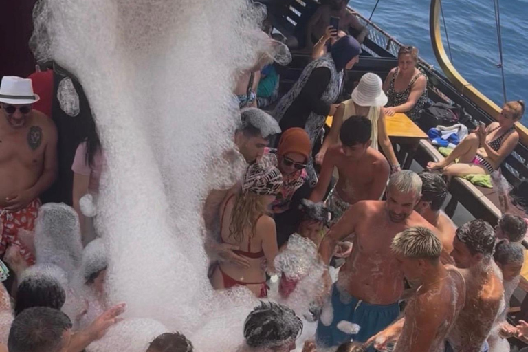 Alanya: Romantic Boat Tour with Lunch and Drinks