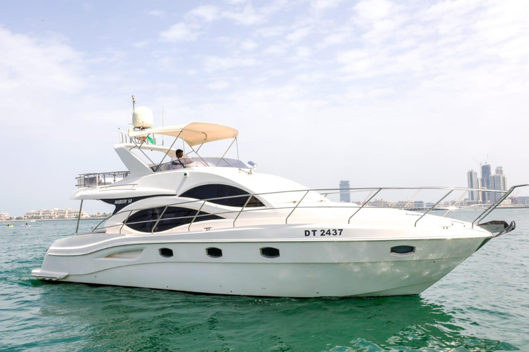 Dubai: 50-Fuß-Luxus-Yachtcharter mit Softdrinks7-Stunden-Charter