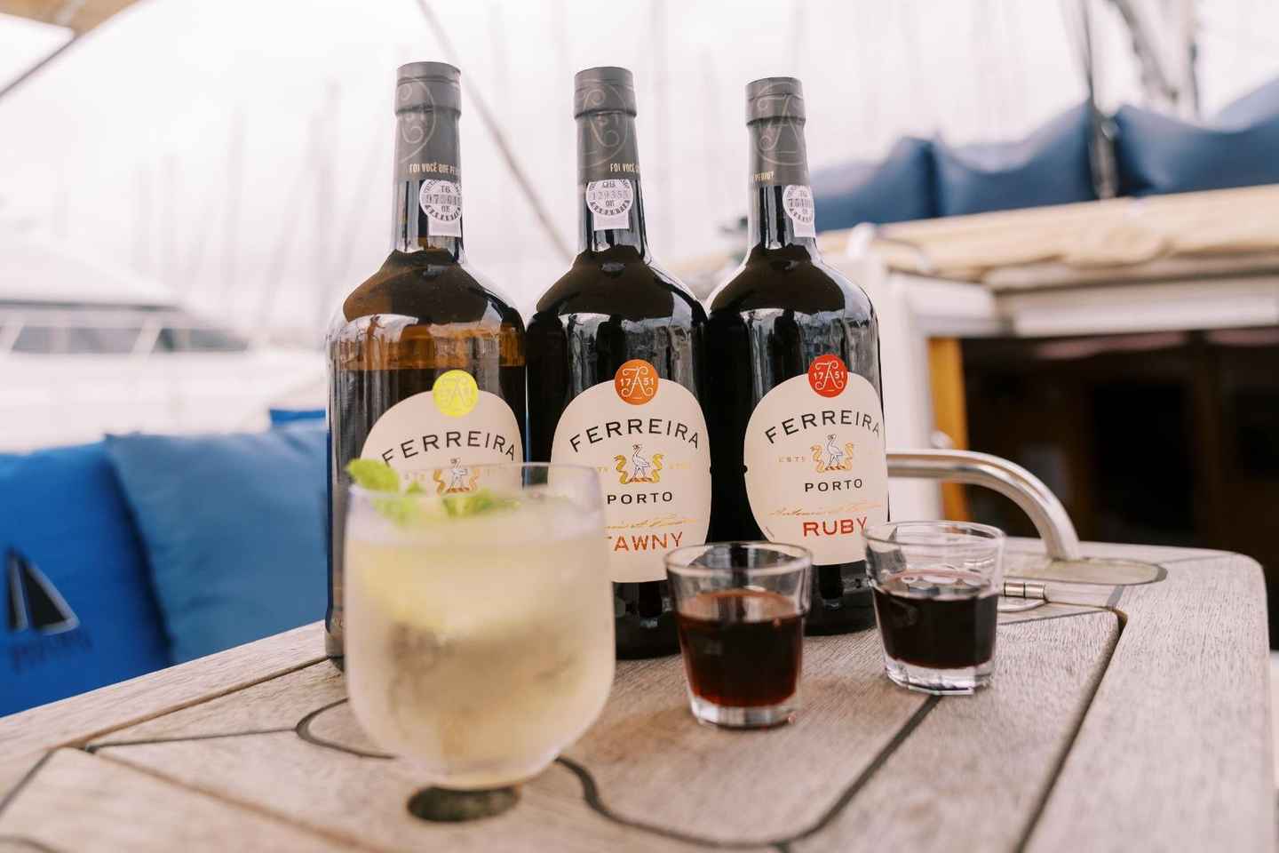 Porto 4H: Charming cruise, wine tasting, and vintage van tour