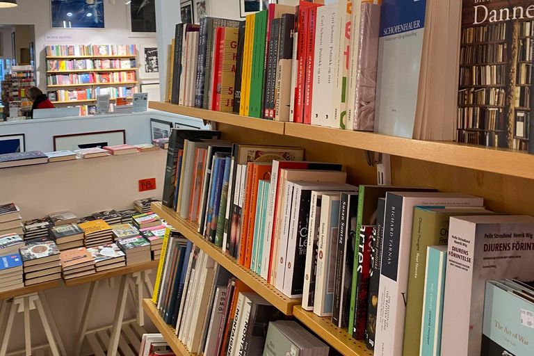 Oslo: Private Vintage Walking Tour with Photos Private Vintage Oslo Walk & Aesthetic Photos