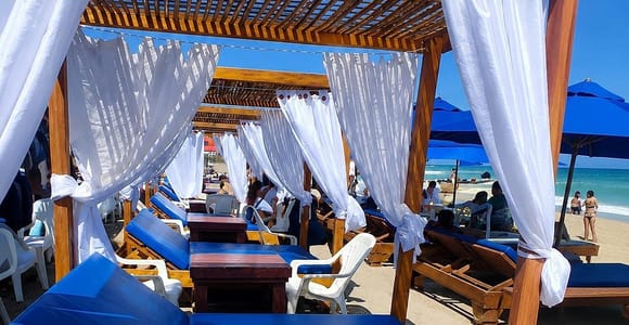 Playa Linda: Tierra Bomba with boat, lunch, tent, and sunbed