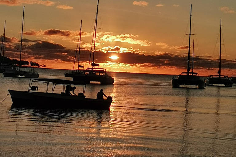 5 ilhas Passeio de barco, Snorkeling, Almoço de churrasco na praia
