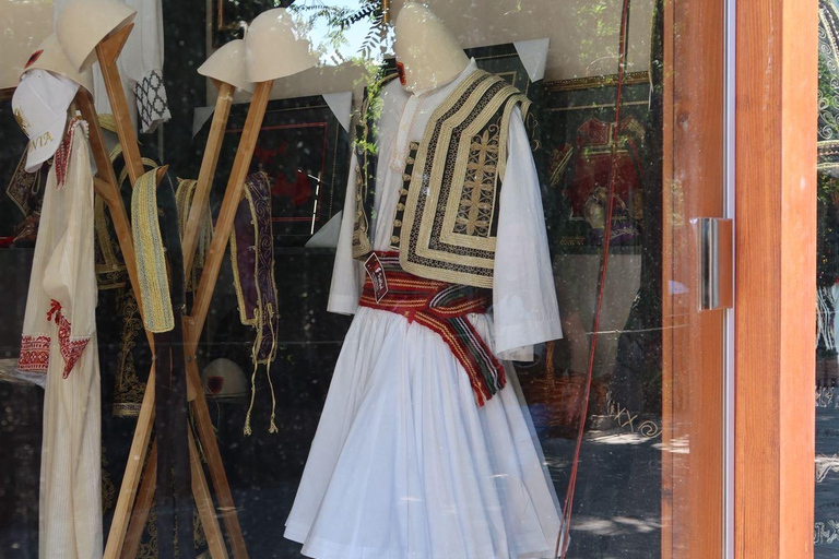 地拉那共产主义遗迹和历史中心之旅地拉那共产主义与历史中心之眼